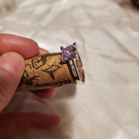 Lady's ring - Picture 2 of 3